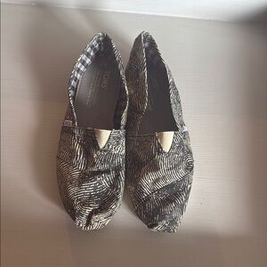 Toms Black and White Flats with Abstract Pattern
